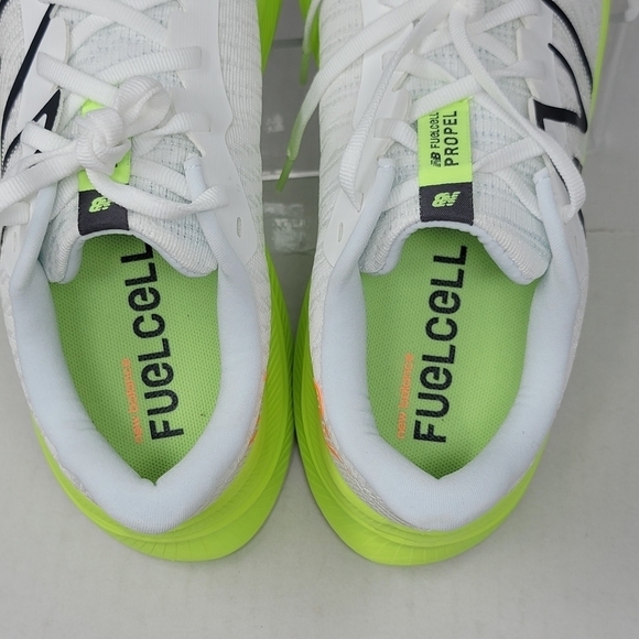 New Balance Men\'s Size 9 FuelCell Propel v4 Shoes White/Green MFCPRCA4 NIB main image 4